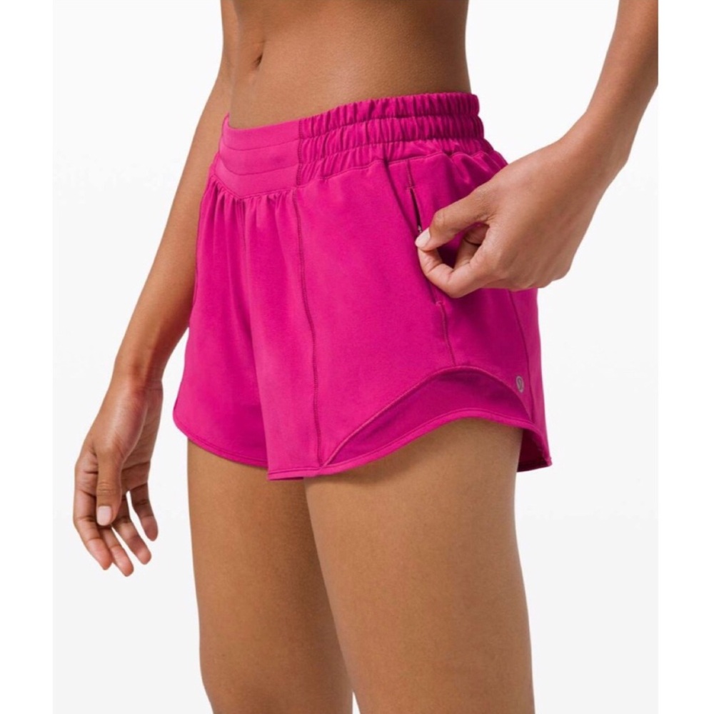 🌼Lululemon Hotty Hot Low-Rise Short "Long 4" in 
Ripened Raspberry Size 6
